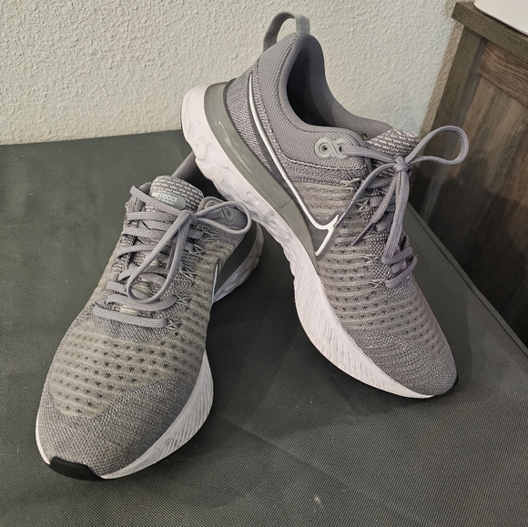 Nike running shoes - Picture 4 of 6